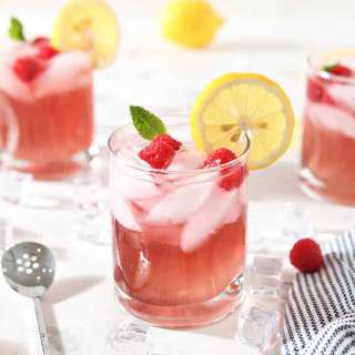 Vodka Lemonade with Raspberry