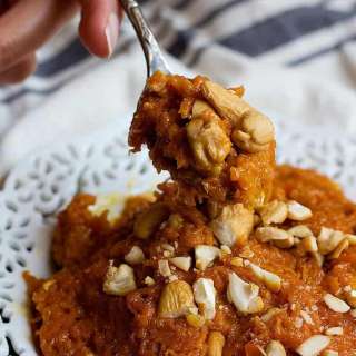 Gajar Halwa (Indian Carrot Halwa)