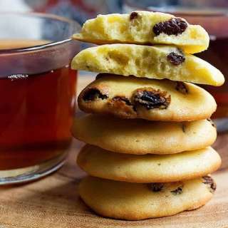 Persian Raisin Cookies (Shirini Keshmeshi)