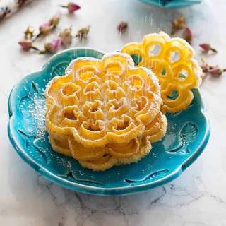 Nan Panjereh - Persian Rosettes