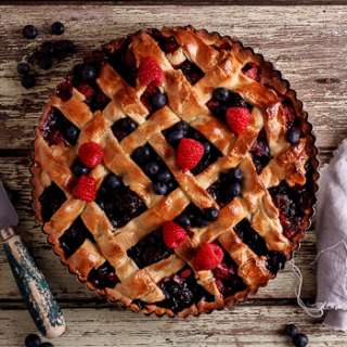 Mixed berry pie with homemade shortcrust pastry