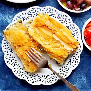 Easy Spanakopita Recipe (Greek Spinach Pie)