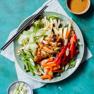 Low carb chicken satay salad