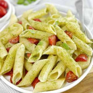 Quick Pesto Pasta With Cherry Tomatoes (4 Ingredients!)
