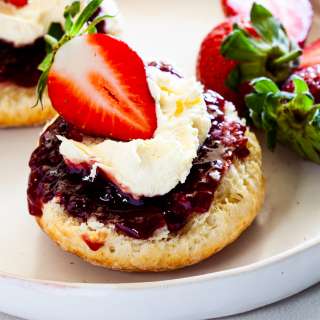 Easy flaky cream scones