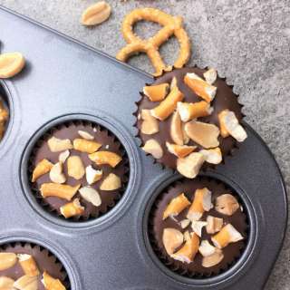 Chocolate Peanut Butter Bites with Pretzels
