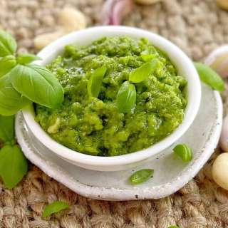 Quick Cashew Pesto With Basil (5 Minutes!)