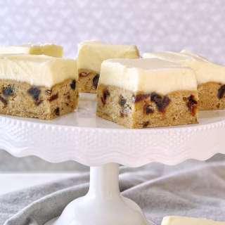 Banana Slice Recipe with Dates and Cream Cheese Frosting