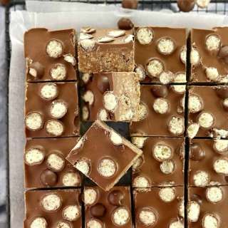 Maltesers Slice (Maltesers Traybake)
