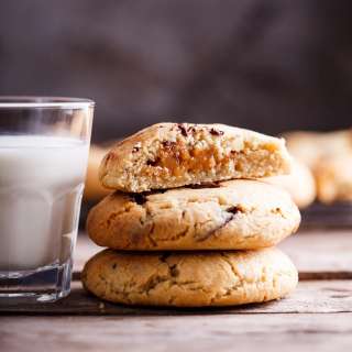 Caramel-stuffed chocolate chunk cookies