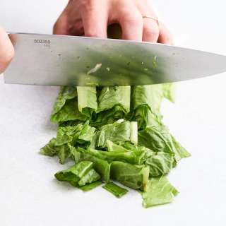 How To Cut Romaine Lettuce (Like A Pro!)