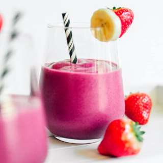 Strawberry Beet Smoothie Recipe (Vitamin-Packed!)