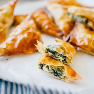 Spanakopita Triangles (Mini Greek Spinach Tarts!)