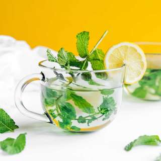 How To Make Fresh Mint Tea (5 Minute Recipe)