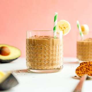 5-Minute Chocolate Avocado Smoothie (Vegan Option)