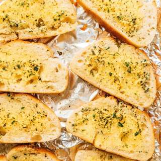 Flavor-Packed Vegan Garlic Bread Recipe