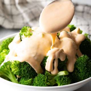 Cheese Sauce for Broccoli (Easy and Smooth!)