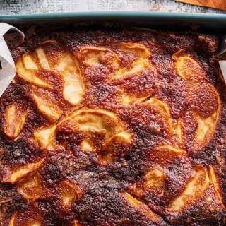 Easy Cinnamon Apple Cake
