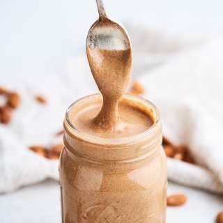 How To Make Almond Butter (Super Creamy Recipe!)