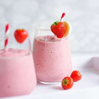 3-Ingredient Strawberry Banana Smoothie