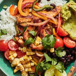 Easy Chicken Fajitas Bowl