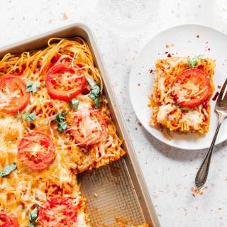 How To Make Spaghetti Pizza (Perfect For Leftover Spaghetti!)