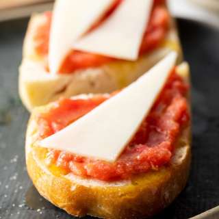 Pan con Tomate (Tomato Bread)