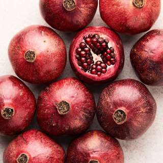 How To Cut A Pomegranate (No Mess!)