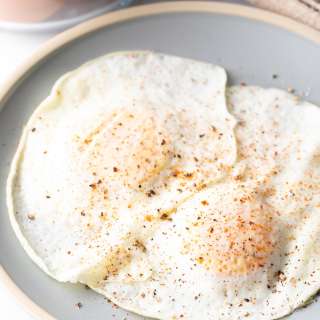 How To Make Over Easy Eggs (Recipe + VIDEO)