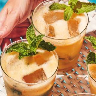 Fresh Peach Mojitos