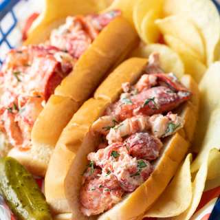 Best Maine Lobster Roll Recipe (Authentic)