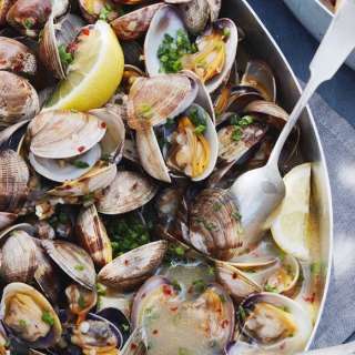 Steamed Clams with Garlic and Chives