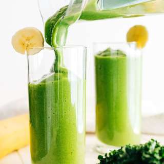 4-Ingredient Pineapple Kale Smoothie Recipe