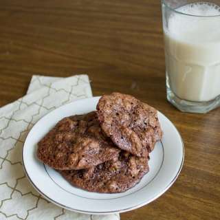 Gluten-free walnut and chocolate cookies