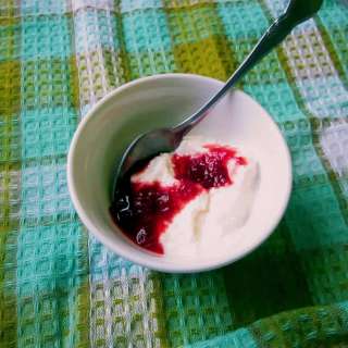Lactose-free yogurt