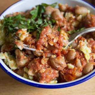 Borlotti beans in tomato sauce with eggs