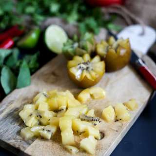 Thai seared tofu in kiwi, ginger and chili marinade with mango kiwi salsa (V, GF)
