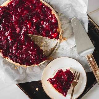 Sweet and tangy baked cranberry cheesecake