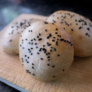 Black sesame sourdough buns