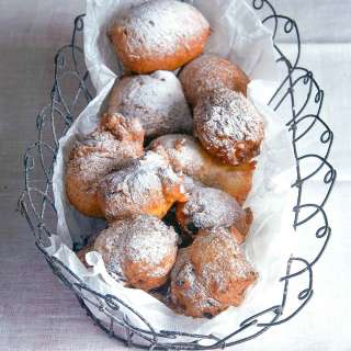 Oliebollen | Dutch Doughnuts