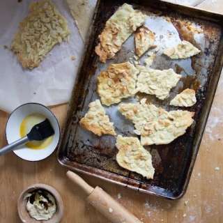 Gluten-free lavosh crackers with almonds