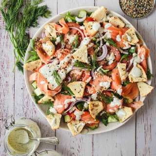 Smoked salmon and bagel salad recipe 