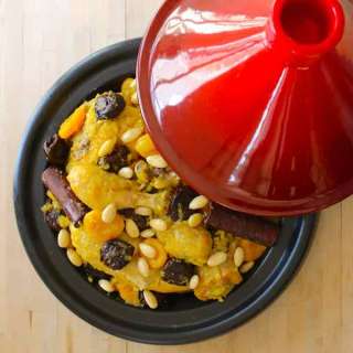Djaj Mqualli (tajine de pollo) con frutos secos