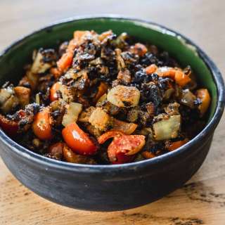 Indian-style okra curry recipe (Bhindi gravy)