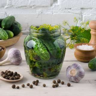 Homemade kosher dill pickles
