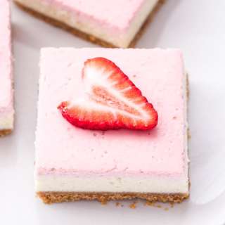 Strawberry Greek Yogurt Cheesecake Bars