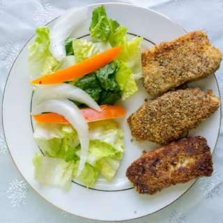 Circassian fried cheese with a Middle-Eastern field salad
