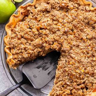 Caramel Apple Crumb Pie