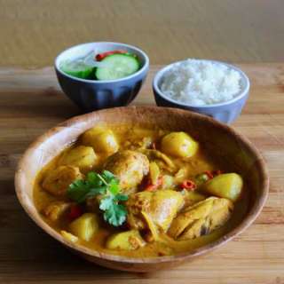 Kaeng Kari Kai (Curry Jaune Thaï)