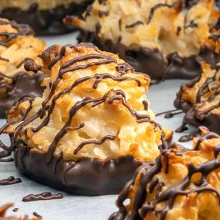 Kokosmakronen (German Coconut Macaroons)